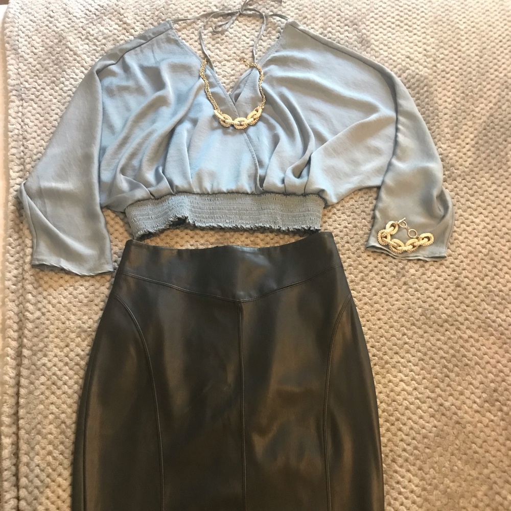 Black leather Type pencil skirt